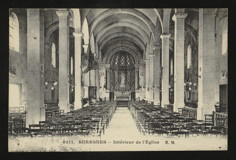 Carte postale ancienne Intérieur de L'Eglise à Suresnes