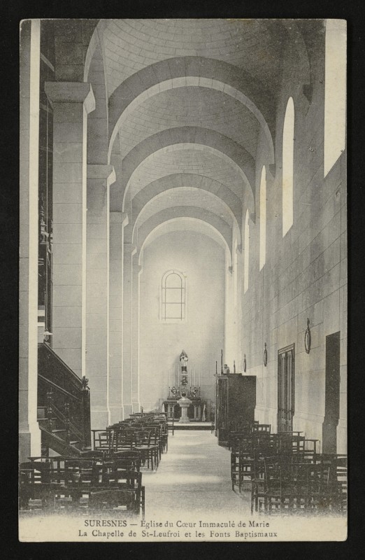 Carte postale ancienne Eglise du Coeur Immaculé de Marie - La Chapelle de St-Leufroi et les Fonts Baptismaux à Suresnes