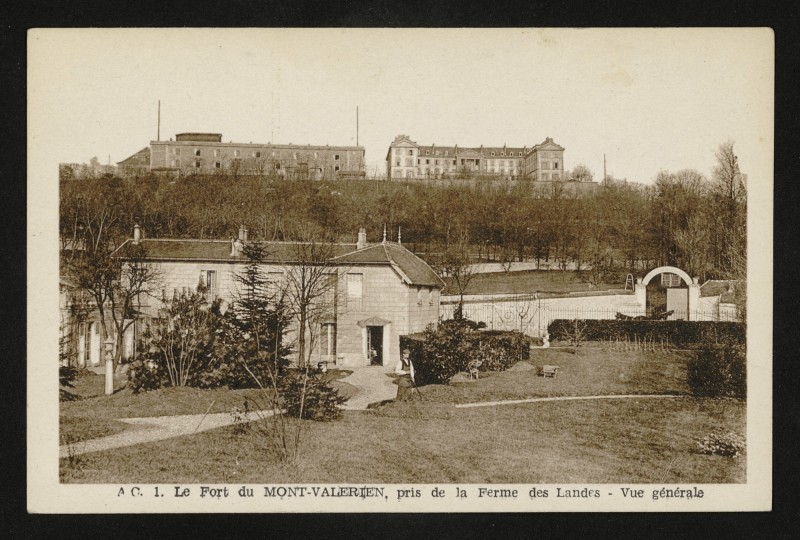 Carte postale ancienne Le Fort du  Mont Valérien, pris de la Ferme des Landes - Vue générale à Suresnes