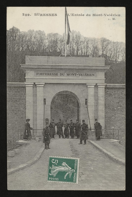 Carte postale ancienne L' Entrée du  Mont-Valérien à Suresnes