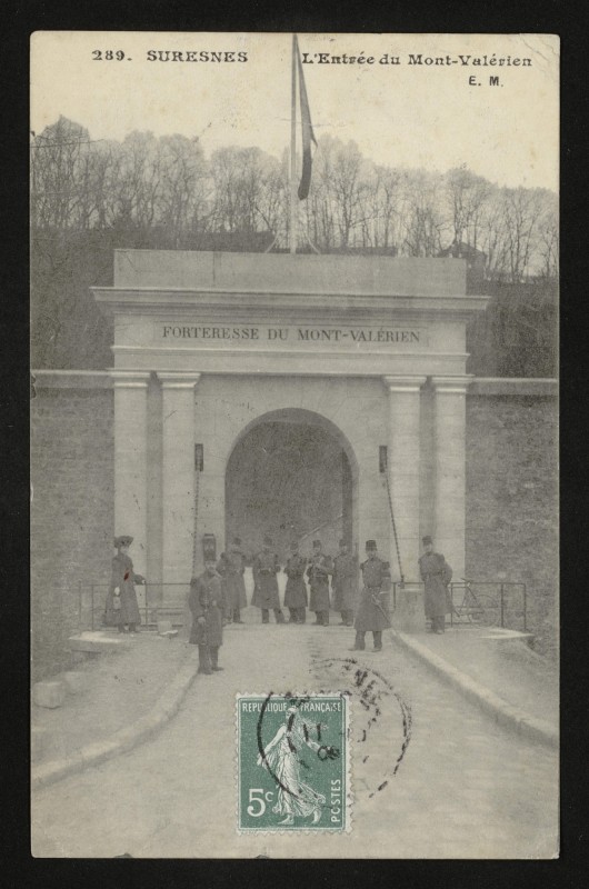 Carte postale ancienne L' Entrée du  Mont-Valérien à Suresnes