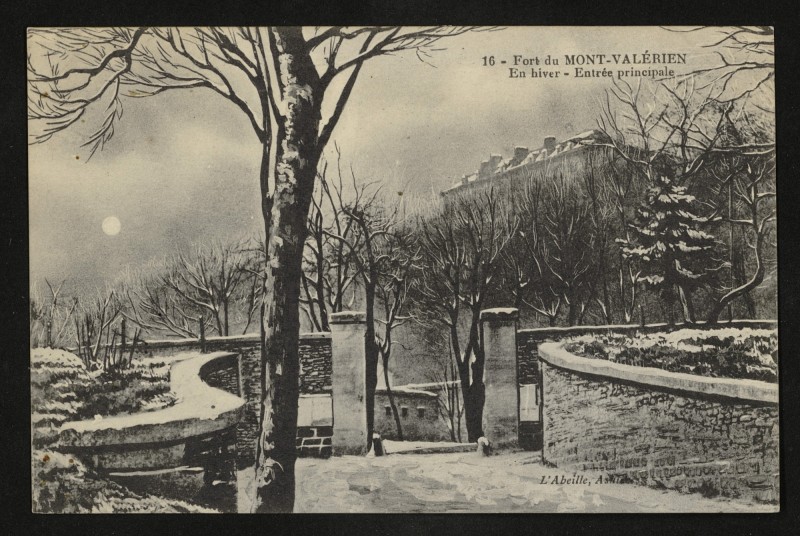 Carte postale ancienne Fort du Mont-Valérien - En hiver - Entrée principale à Suresnes