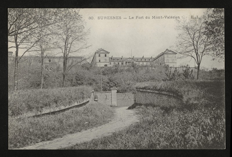 Carte postale ancienne Le Fort du Mont-Valérien à Suresnes
