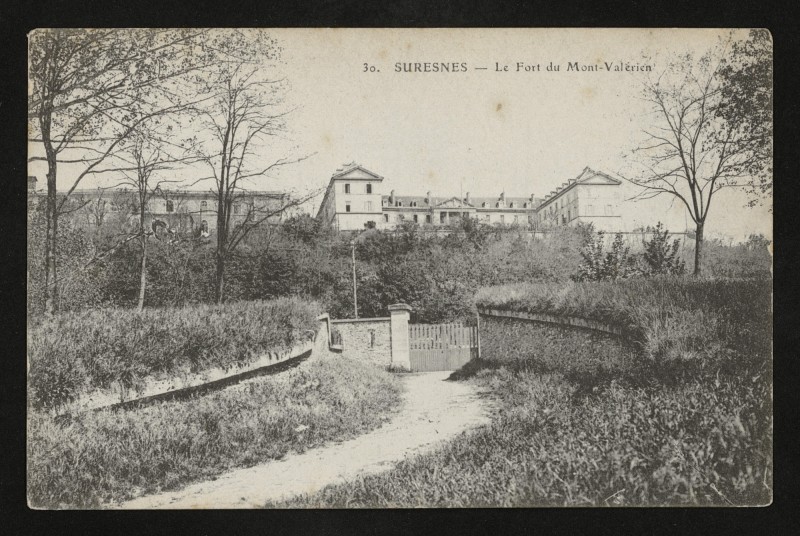 Carte postale ancienne Le Fort du Mont-Valérien à Suresnes