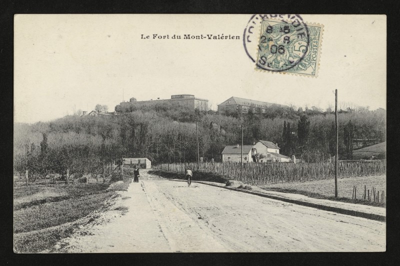 Carte postale ancienne Le Fort du Mont-Valérien à Suresnes