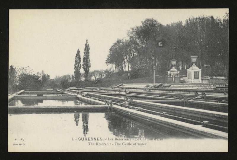 Carte postale ancienne Les réservoirs - Le Château d'eau - The Reservoir - The castle of water à Nanterre