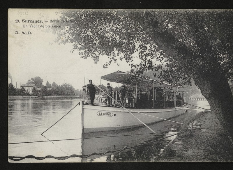 Carte postale ancienne Bords de la Seine - Un Yacht de plaisance à Suresnes