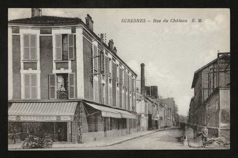 Carte postale ancienne Rue du Château à Suresnes