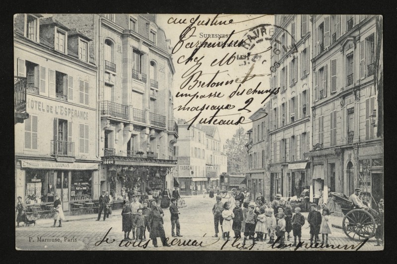 Carte postale ancienne Place Henri Iv à Suresnes