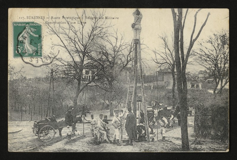 Carte postale ancienne Route Stratégique - Télégraphie Militaire - Costruction d'une Ligne à Suresnes