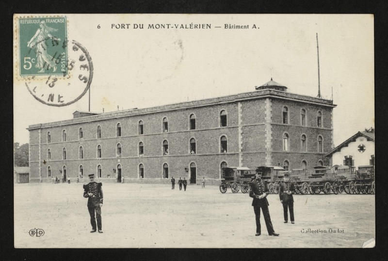 Carte postale ancienne Fort du Mont-Vamérien - Bâtiment A. à Suresnes