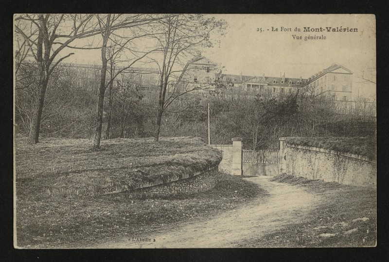 Carte postale ancienne Le Fort du Mont-Valérien à Suresnes
