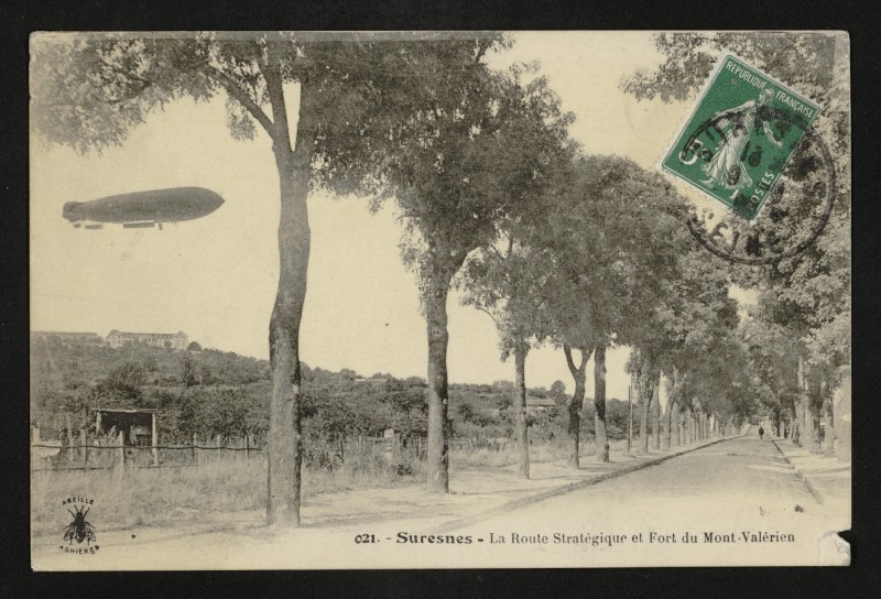 Carte postale ancienne La Route Stratégique et Fort du Mont-Valérien à Suresnes
