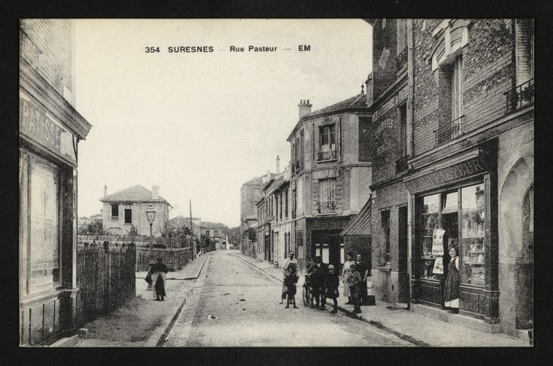 Carte postale ancienne Rue Pasteur à Suresnes