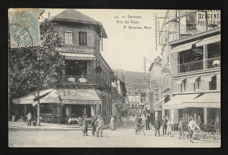 Carte postale ancienne Rue du Pont à Suresnes