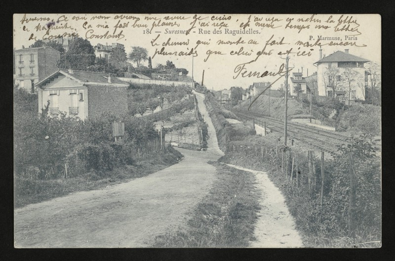 Carte postale ancienne Rues des Radiguelles. [chemin de fer]. à Suresnes