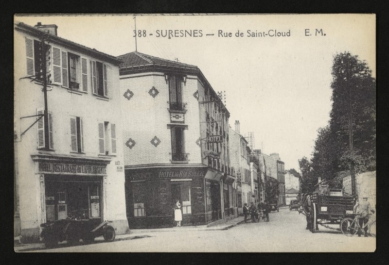 Carte postale ancienne La Rue de Saint-Cloud à Suresnes