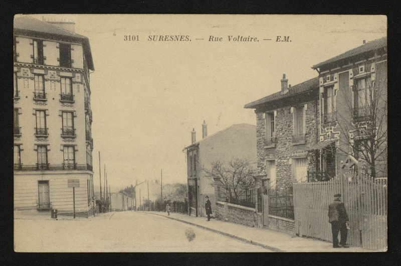Carte postale ancienne Rue Voltaire à Suresnes