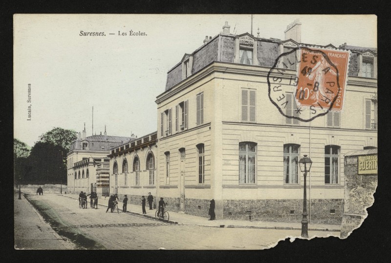 Carte postale ancienne Les Ecoles à Suresnes