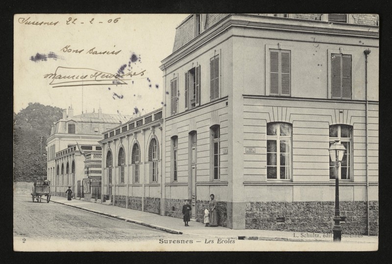 Carte postale ancienne Les Ecoles à Suresnes