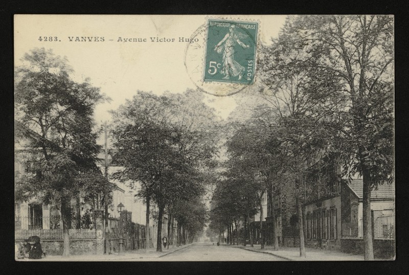 Carte postale ancienne Avenue Victor Hugo à Vanves