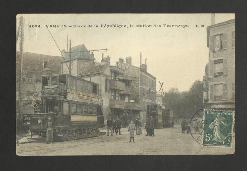 Carte postale ancienne Place de la République, la station des Tramways à Vanves