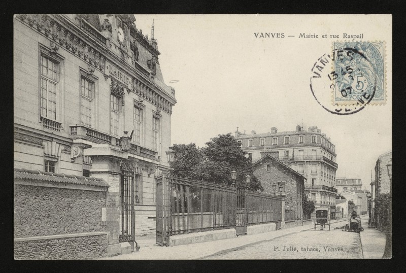 Carte postale ancienne Mairie et rue Raspail à Vanves