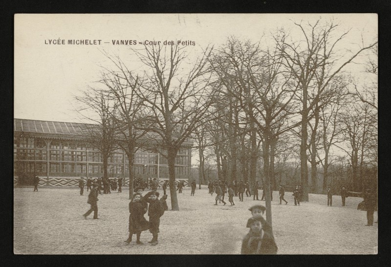 Carte postale ancienne Lycée Michelet - Cour des Petits à Vanves