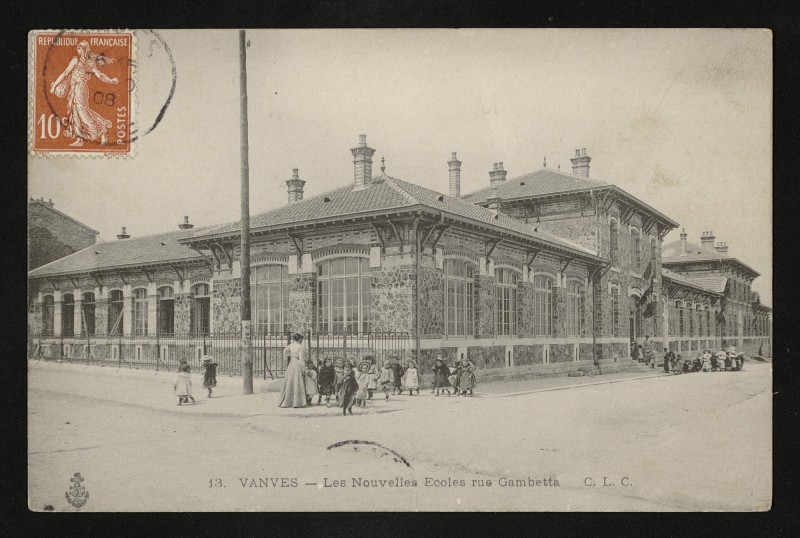 Carte postale ancienne Les Nouvelles Ecoles rue Gambetta à Vanves