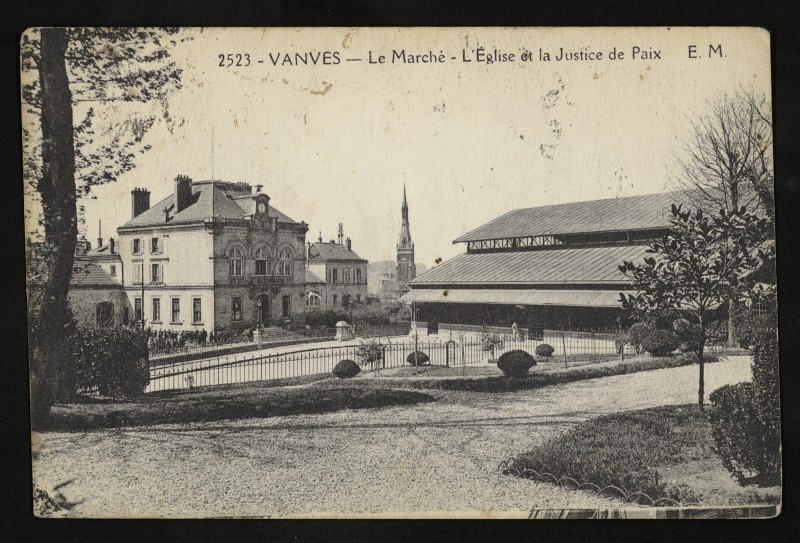 Carte postale ancienne Le Marché - L'Eglise et la Justice de Paix à Vanves