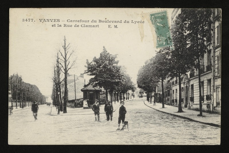 Carte postale ancienne Carrefour du Boulevard du Lycée et la Rue de Clamart à Vanves