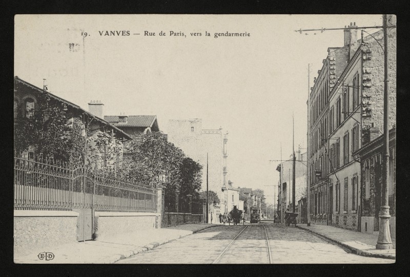 Carte postale ancienne Rue de Paris, vers la gendarmerie à Vanves