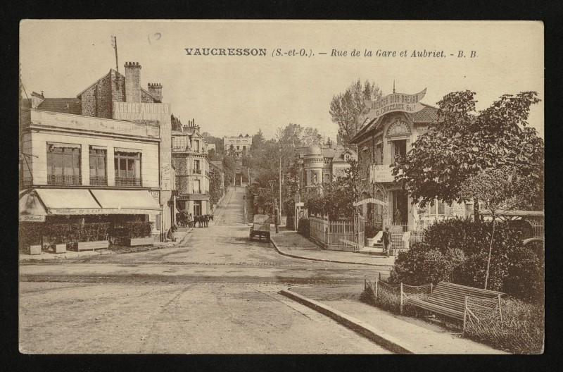 Carte postale ancienne Rue de la Gare et Aubriet à Vaucresson