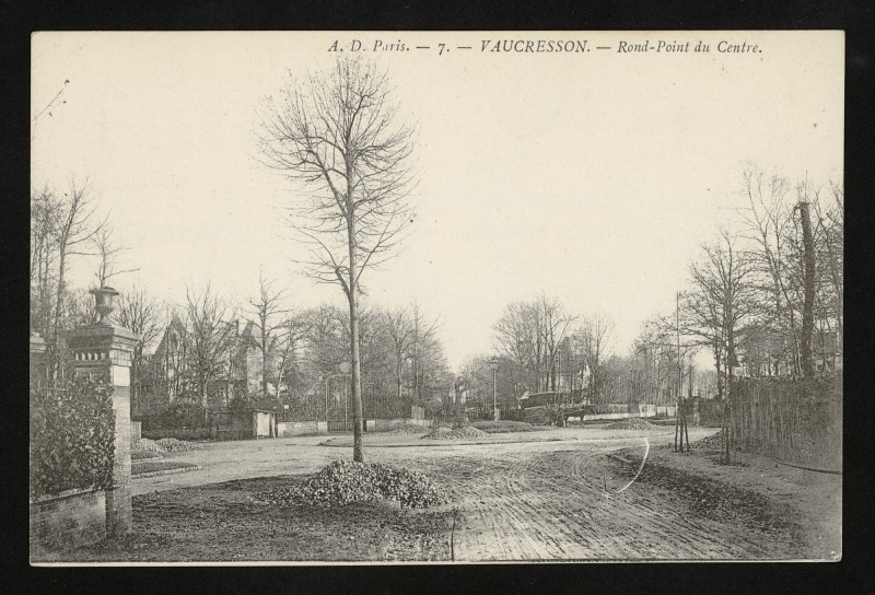 Carte postale ancienne Rond-Point du Centre à Vaucresson