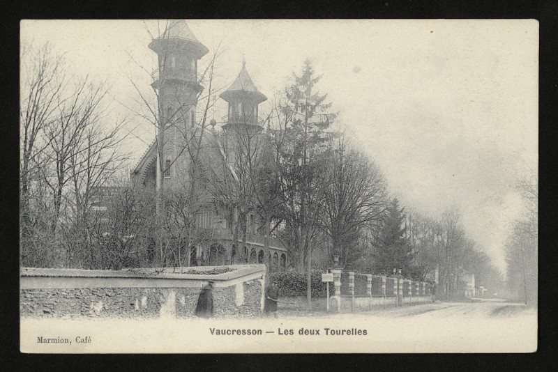 Carte postale ancienne Les deux Tourelles à Vaucresson