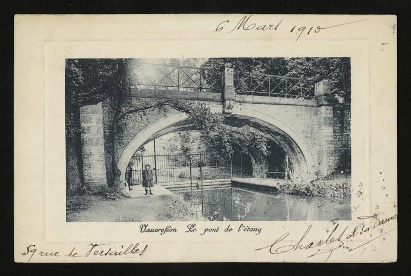 Carte postale ancienne Le pont de l'étang à Vaucresson