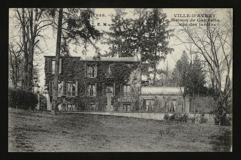 Carte postale ancienne La Maison de Gambetta, vue des jardins à Sèvres