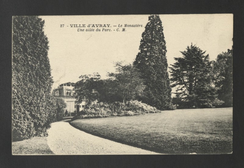 Carte postale ancienne Le Monastère. Une allée du parc à Ville-d'Avray