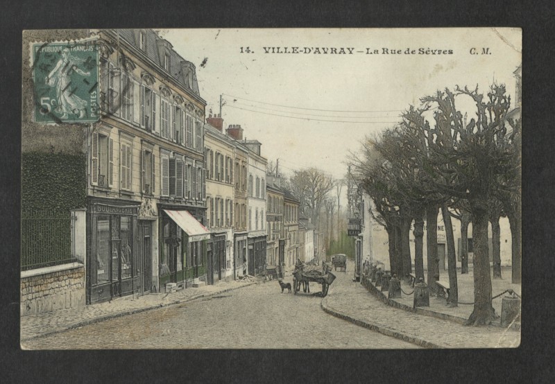 Carte postale ancienne La Rue de Sèvres à Ville-d'Avray