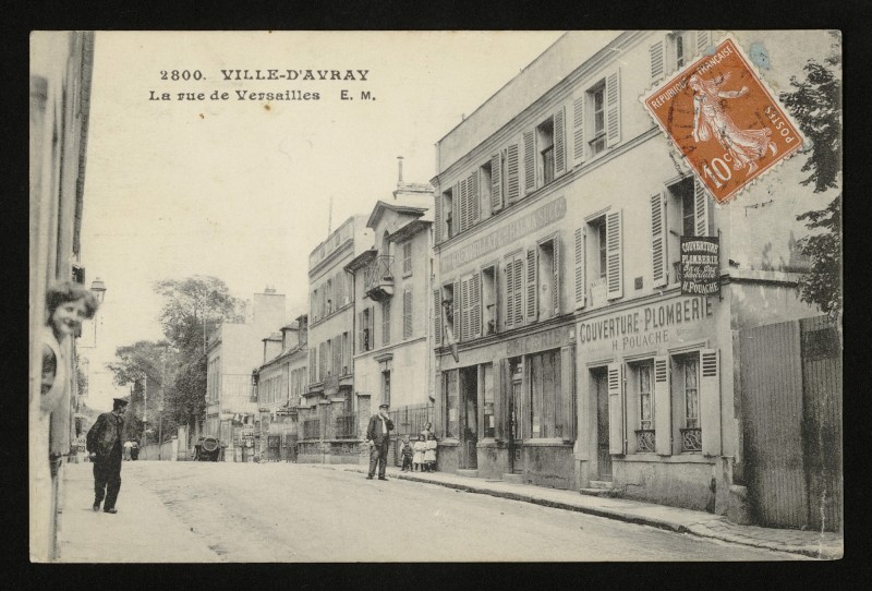 Carte postale ancienne La rue de Versailles à Ville-d'Avray