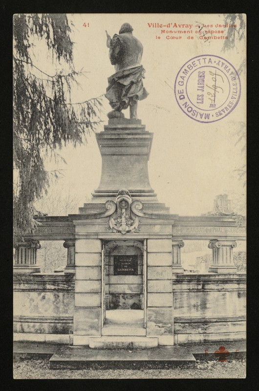 Carte postale ancienne Les Jardies - Monument où repose le Coeur de Gambetta à Sèvres