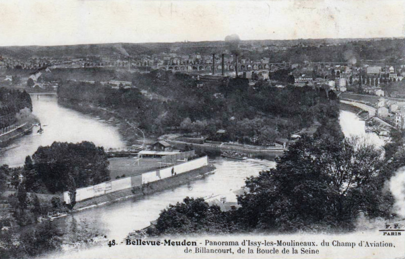 Carte postale ancienne Panorama d'Issy-les-Moulineaux, du Champ d'Aviation, de Billancourt, de la Boucle de la Seine à Meudon
