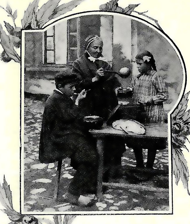 Carte postale ancienne La soupe dans les années 1900