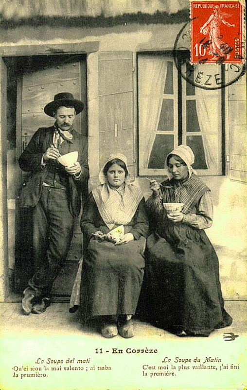 Carte postale ancienne La soupe du matin en Coorèze