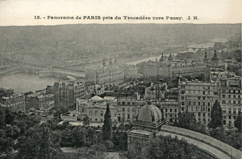 Carte postale ancienne Panorama de Paris pris du Trocadéro vers Passy à Paris 16e