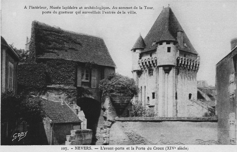 Carte postale ancienne Postcard Nevers Porte du Croux