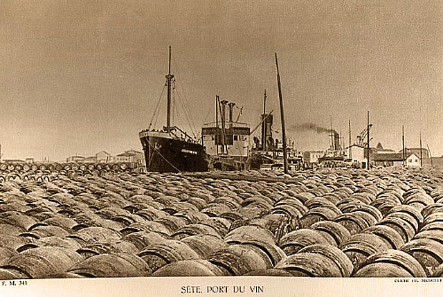 Carte postale ancienne Séte, port d'arrivée des vins d'Algérie