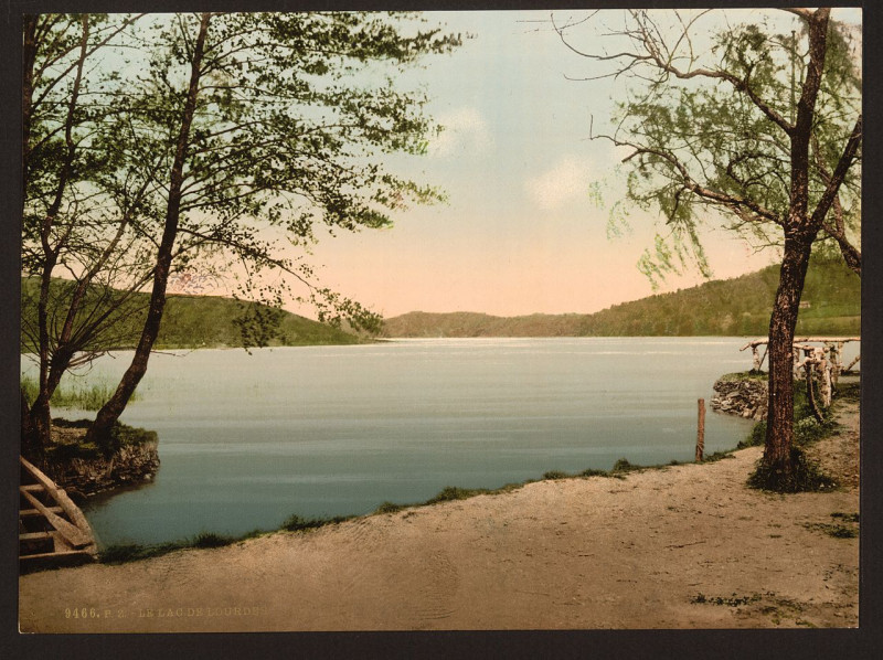 Carte postale ancienne The Lake of Lourdes, Lourdes, Pyrenees, France-LCCN2001698650