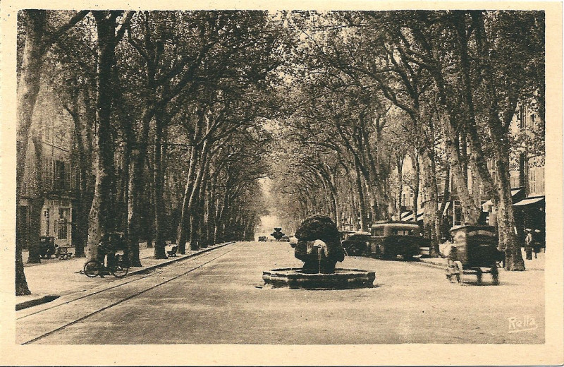 Carte postale ancienne Aix en Provence-Fr-13-vers 1930-le Cours Mirabeau à Aix-en-Provence