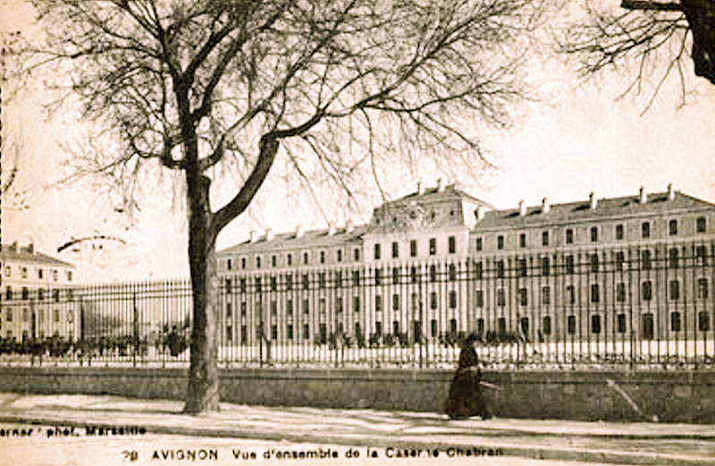 Carte postale ancienne 01 Avignon Caserne Chabran à Avignon